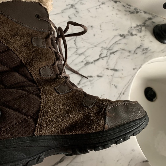 Columbia Waterproof Boots. 8 - Picture 15 of 16